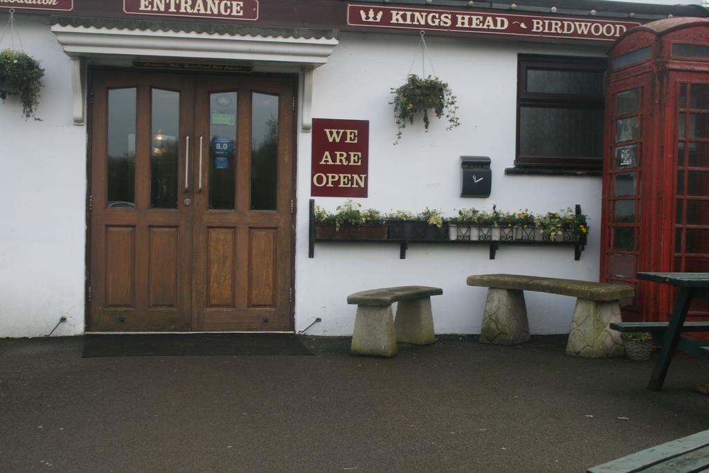 The Kings Head Inn Глостер Экстерьер фото